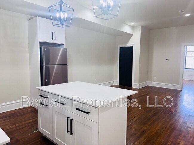 Building Photo - 1306 Sidney St