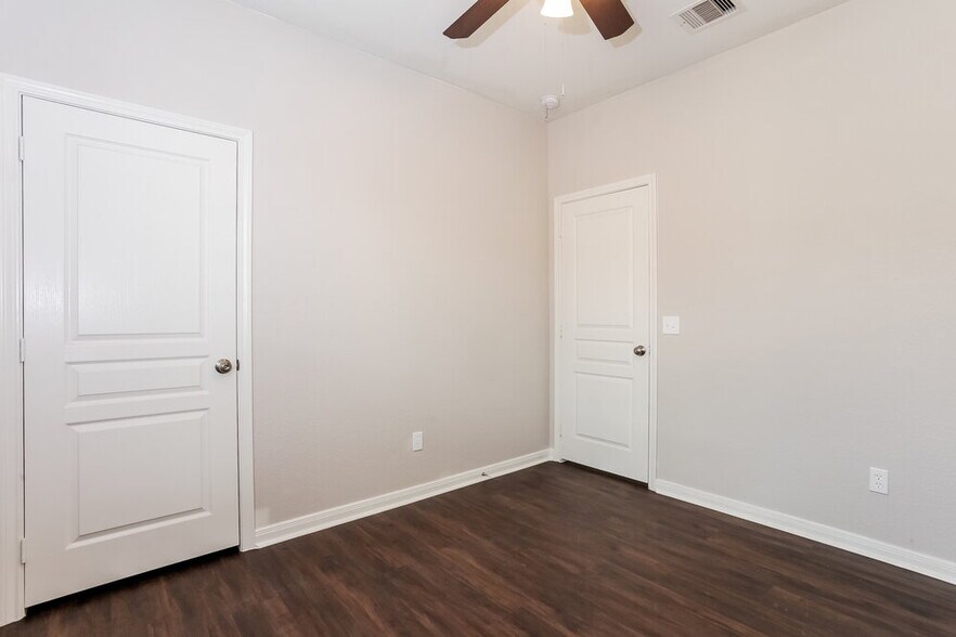 Building Photo - 6627 Dayridge Ln