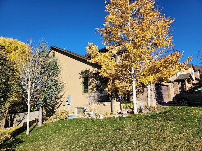 Building Photo - Great 5 Bed 2.5 Bath Home Newly Remodeled