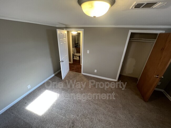 Building Photo - 1236 Wilshire Ave