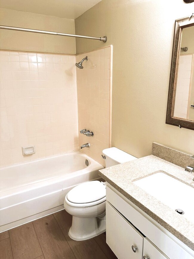Building Photo - Spacious and Well Maintained 4 Bedroom Hom...