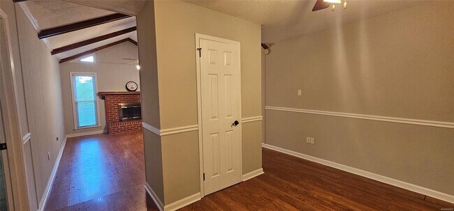 Building Photo - 842 Loder St