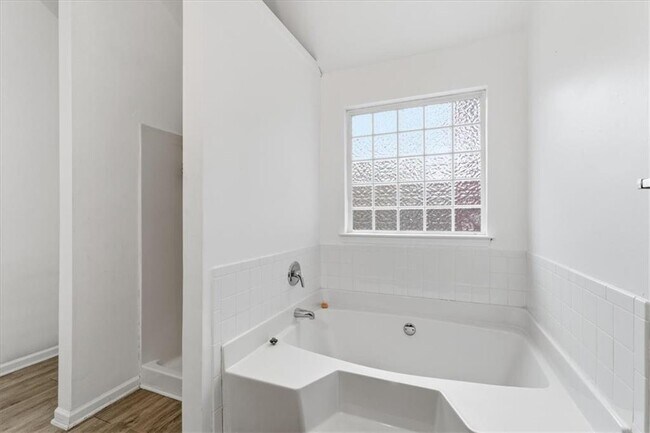 Building Photo - 345 Oxnard Cir SW