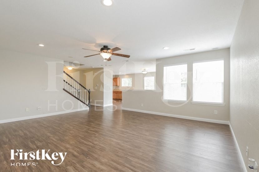 Building Photo - 892 Willow Dr