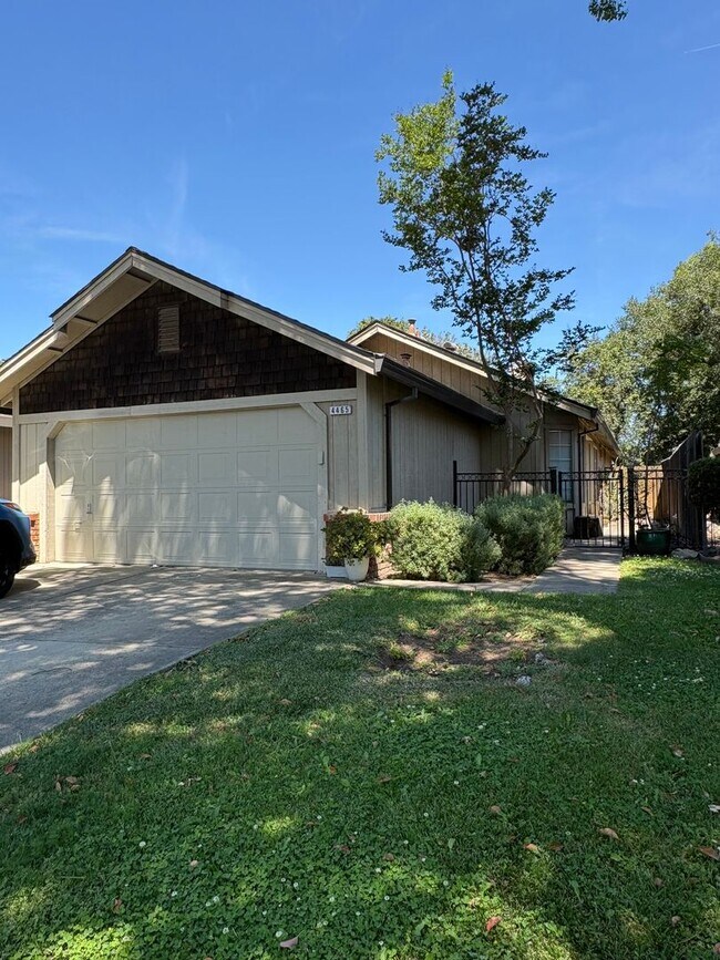 Building Photo - 3 Bed 2 Bath in South Davis Near Mace Ranch and Nugget Markets