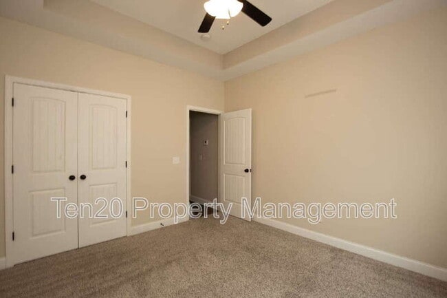 Building Photo - 7 Vineyard Dr
