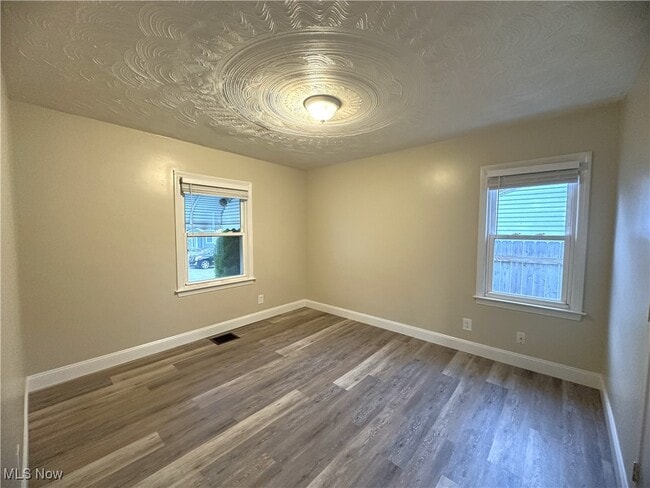 Building Photo - 1381 Dover Ave