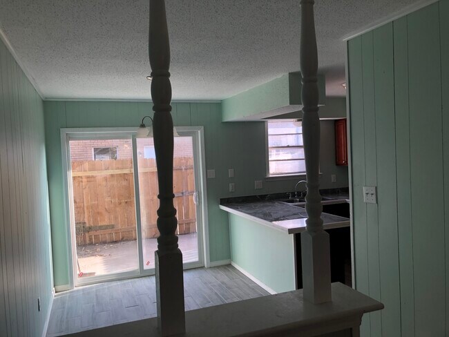 Kitchen - breakfast area and kitchen view from living room - 1057 Tallow Tree Ln