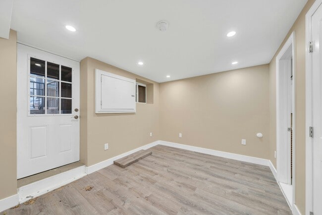 Building Photo - 171 Van Horne St