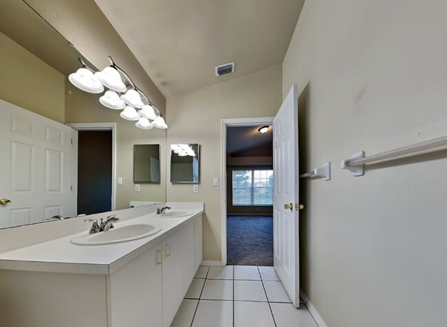 Building Photo - 13007 Ruthelen St