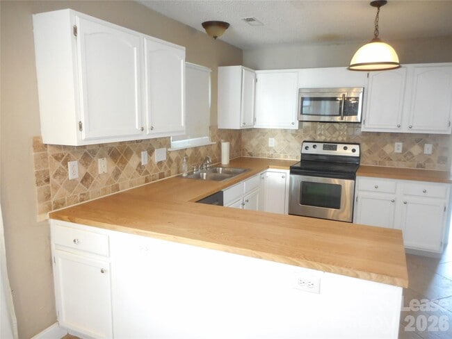 Building Photo - 8431 Leeper Dr