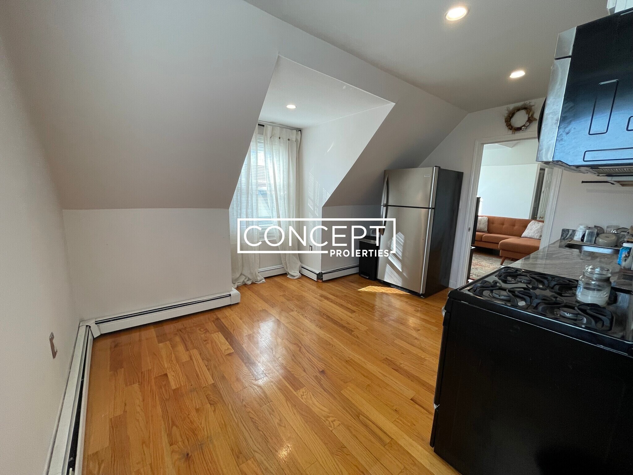 Building Photo - 648 Columbia Rd