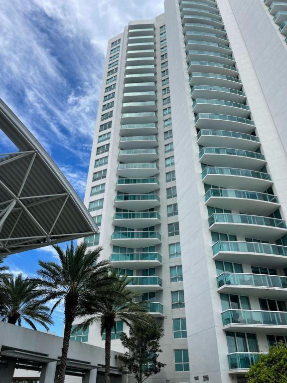 Building Photo - 241 Riverside Dr