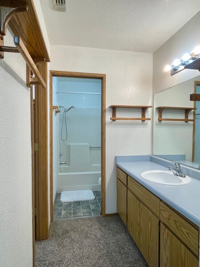 Building Photo - 5356 Vly Rdg Dr