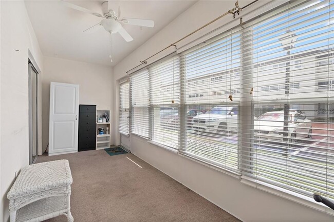 Building Photo - 209 NE Lincoln Cir N