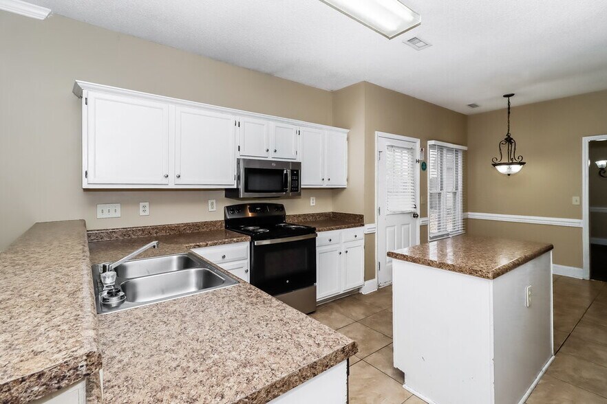 Building Photo - 7421 Trotter Rd