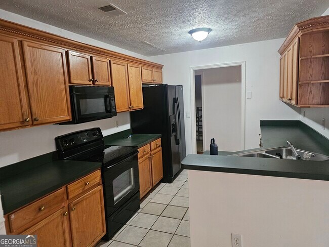 Building Photo - 40 Summerwood Ln