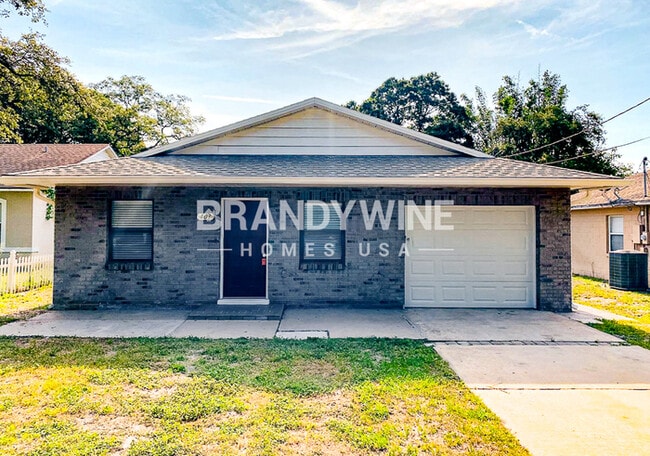 Building Photo - 403 Crabtree Ave