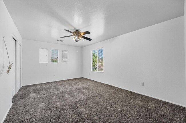 Building Photo - 10463 E Olla Ave