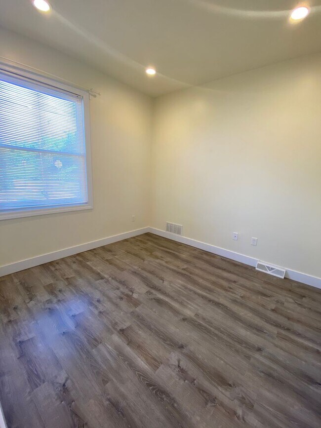 Building Photo - Spacious 1BR apartment