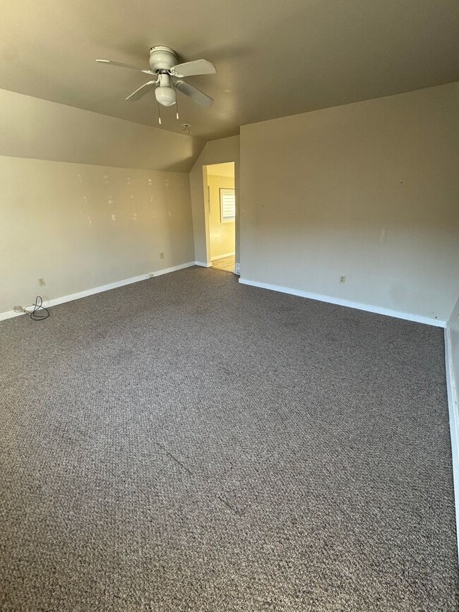 Building Photo - 207 Railroad Ave