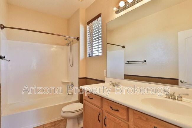 Building Photo - 875 S Porter St