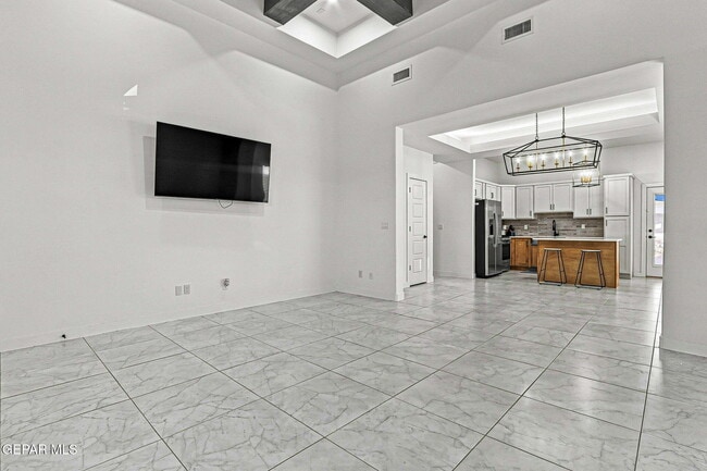 Building Photo - 7420 Norte Vly Ln