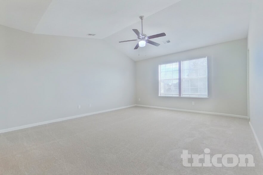 Building Photo - 410 Fox Trot Dr