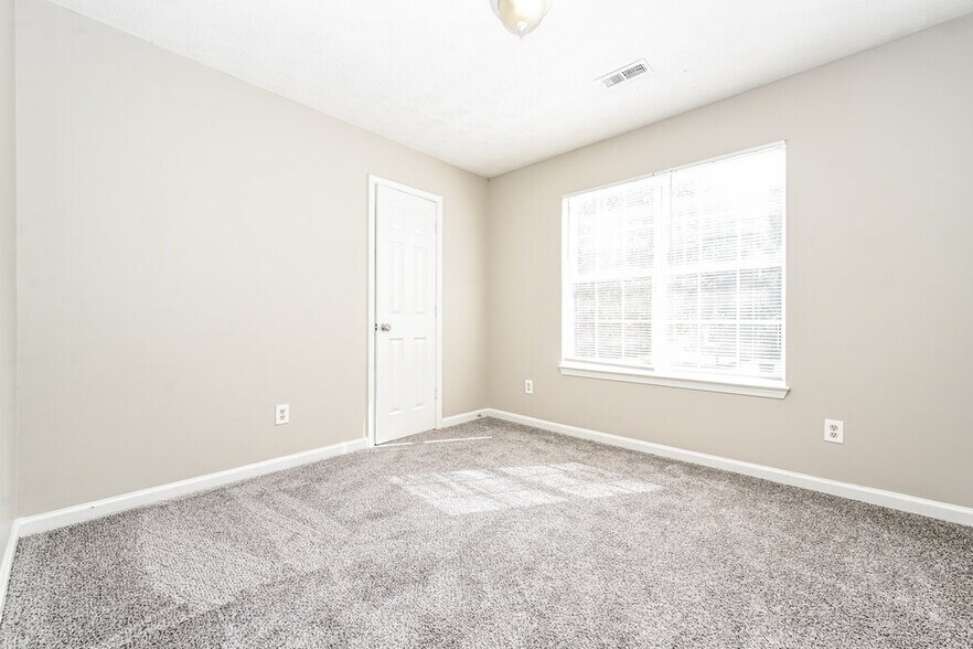 Building Photo - 7105 E Village Ct