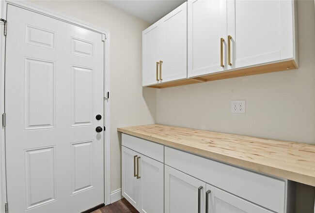 Building Photo - 2606 Parana Dr