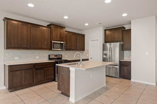 Building Photo - 6605 Verona Pl