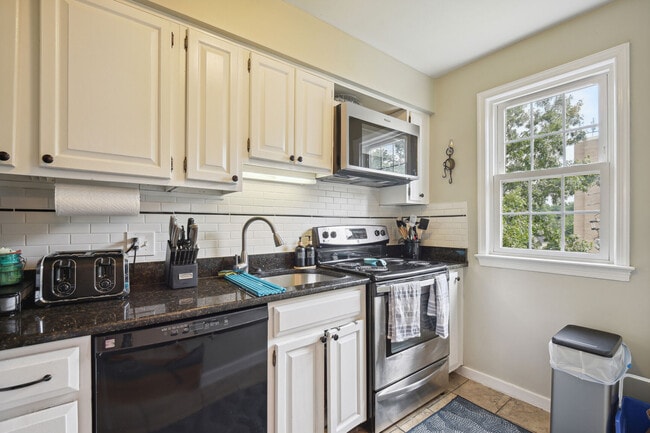 Building Photo - 2202 Washington Ave