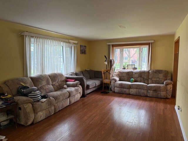 Front Room - 4722 Locust Ave