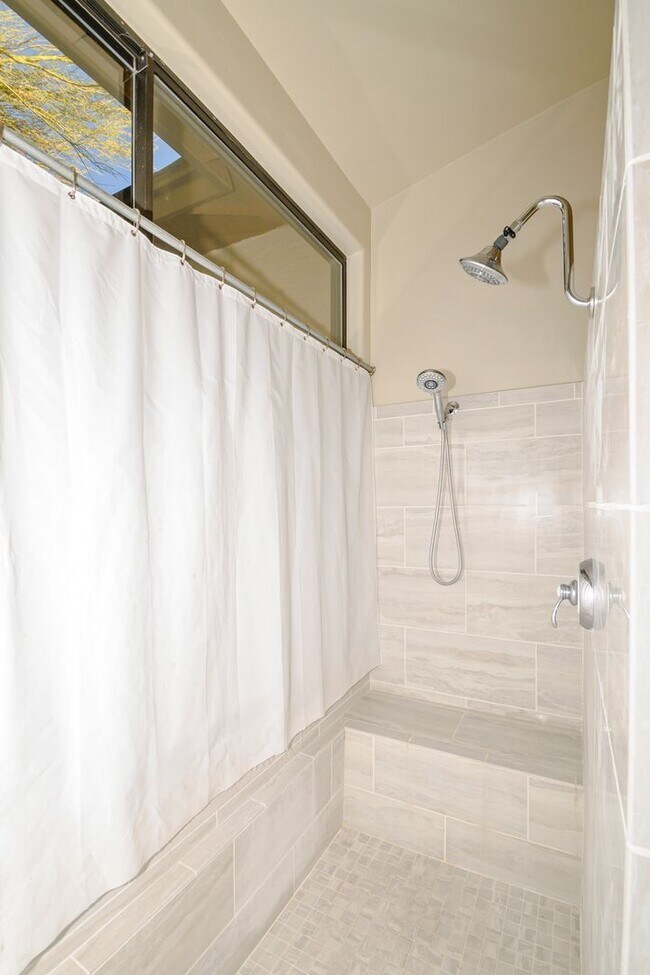 Building Photo - STUNNING HOME WITH BREATHTAKING VIEWS LOCATED AT THE TOP OF CAMPBELL!