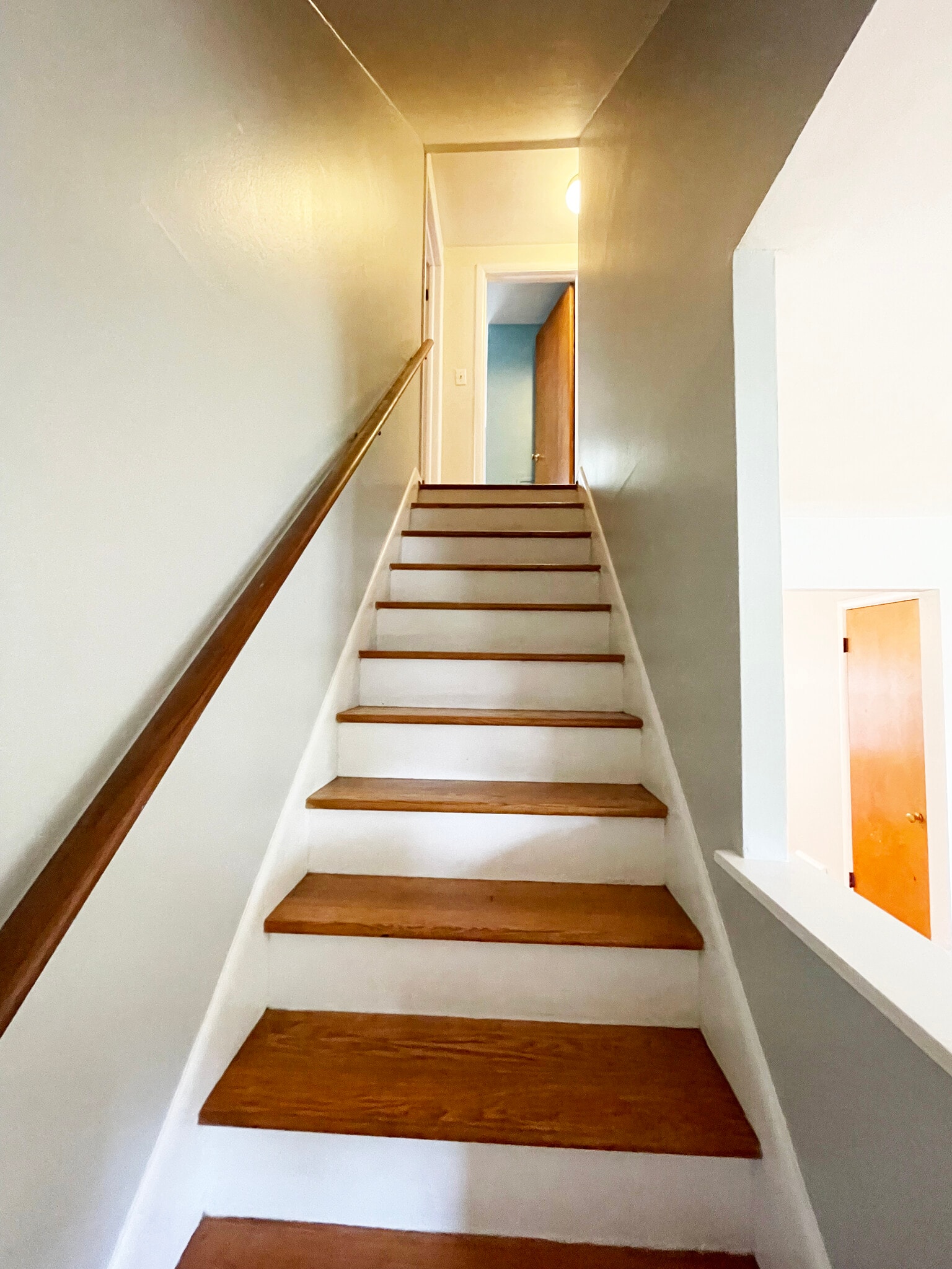 Stairs - 279 Highfield Dr