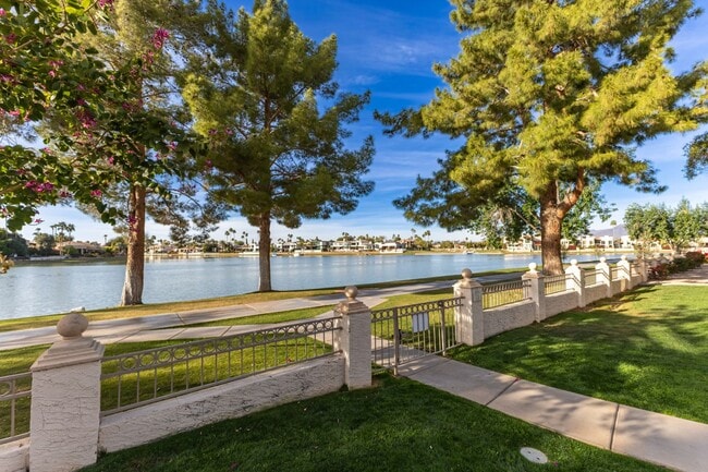 Building Photo - STUNNING Furnished OASIS 2 bed/2 bath Condo in McCormick Ranch