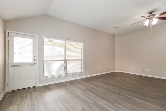 Building Photo - 603 Lake View Dr