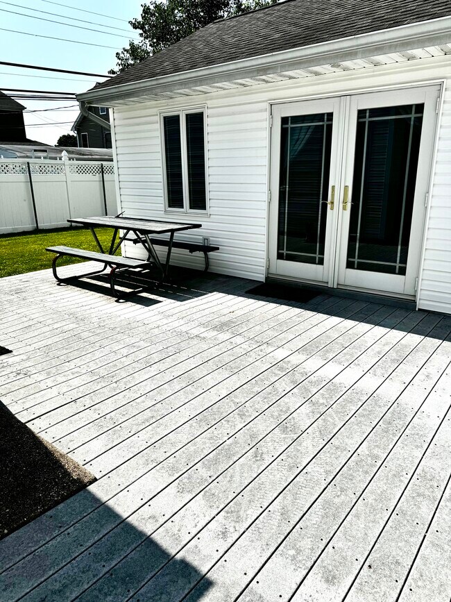 Building Photo - 12 Elves Ln