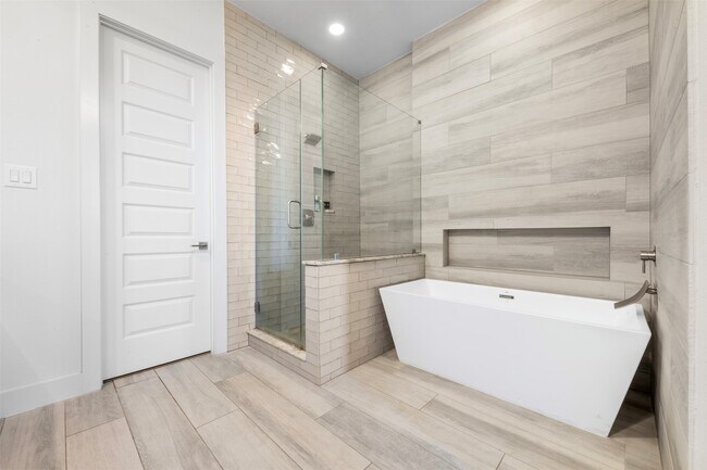 Building Photo - 1122 Ennis St