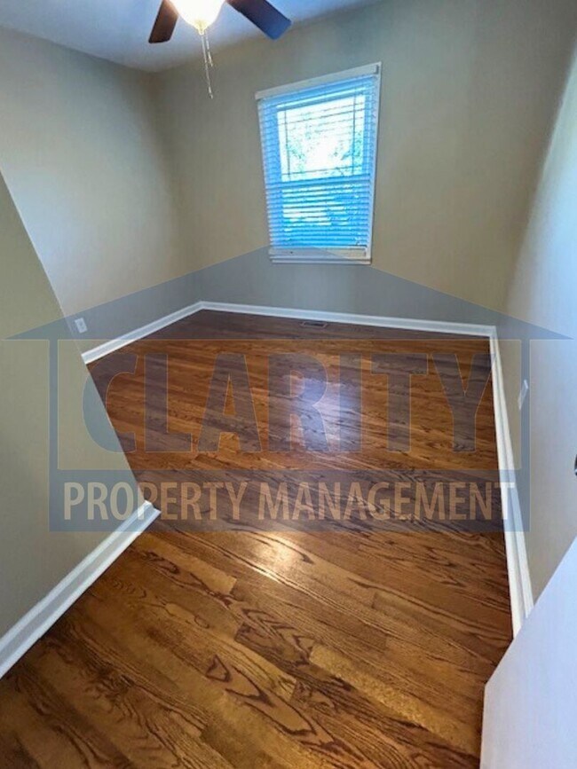 Building Photo - Three bedroom home in Downtown Cleveland!