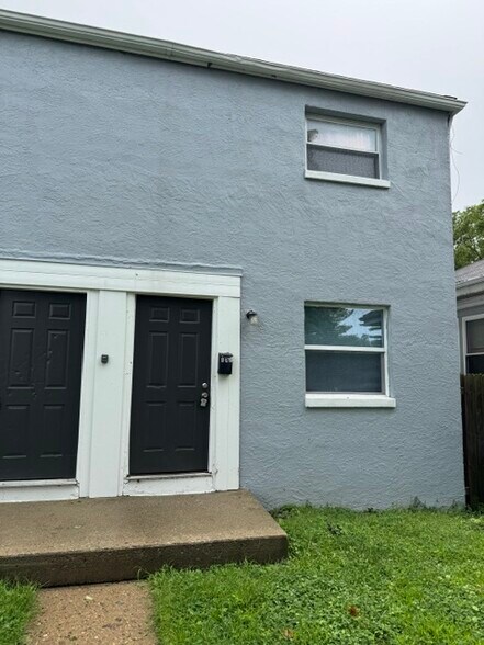 Building Photo - 446 S Yale Ave
