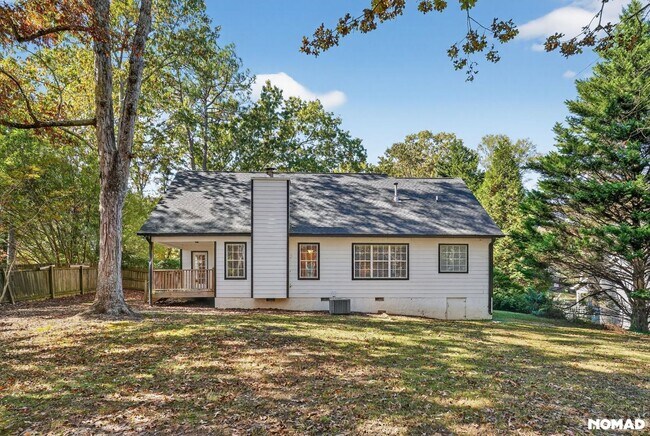 Building Photo - 198 Lakeview Dr