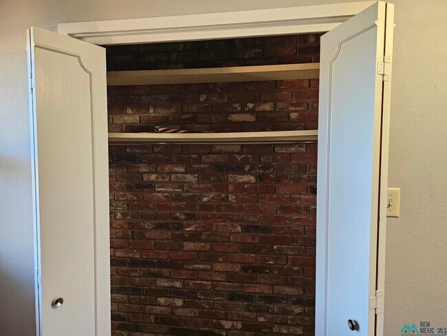 Building Photo - 1801 Eastridge Dr