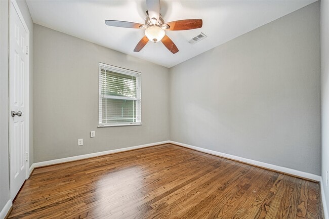 Building Photo - 4421 Lido Ln