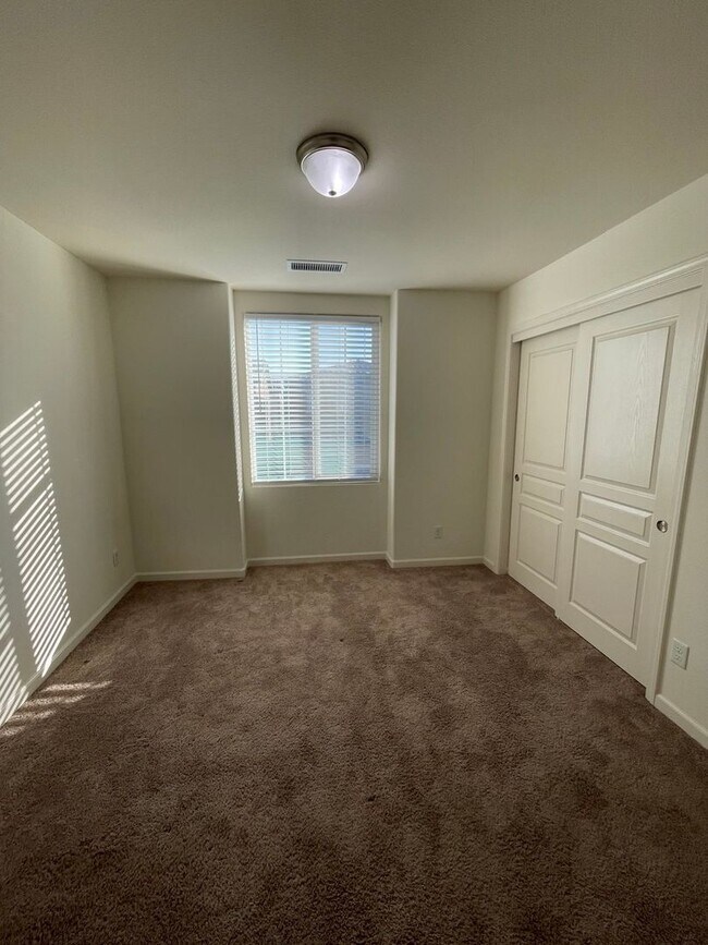 Building Photo - Summer Special $200 Off 1st Month Rent!!!