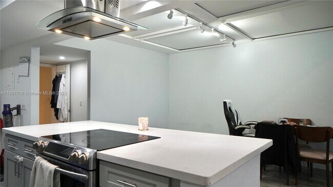 Building Photo - 741 E Coco Plum Cir