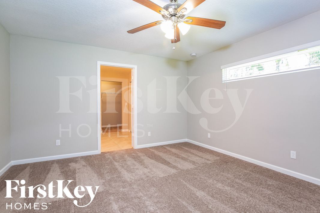 Building Photo - 1148 SW Ackard Ave