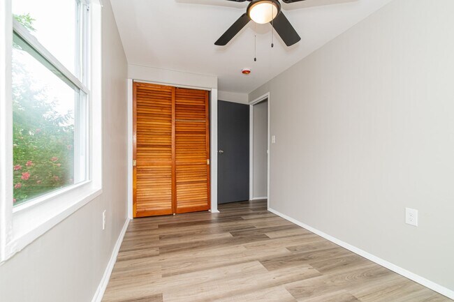 Building Photo - Newly Renovated Three Bedroom house in Par...