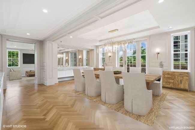 Building Photo - 2700 N Lakeview Ave