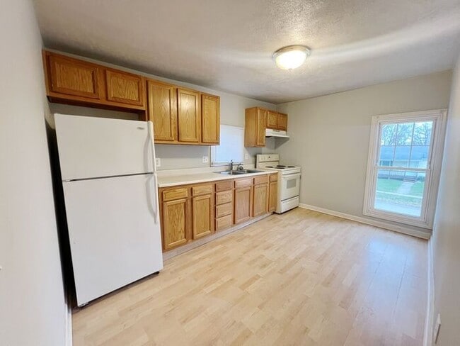 Building Photo - Economical 1 Bedroom 1 Bath Apartment in Berrien Springs